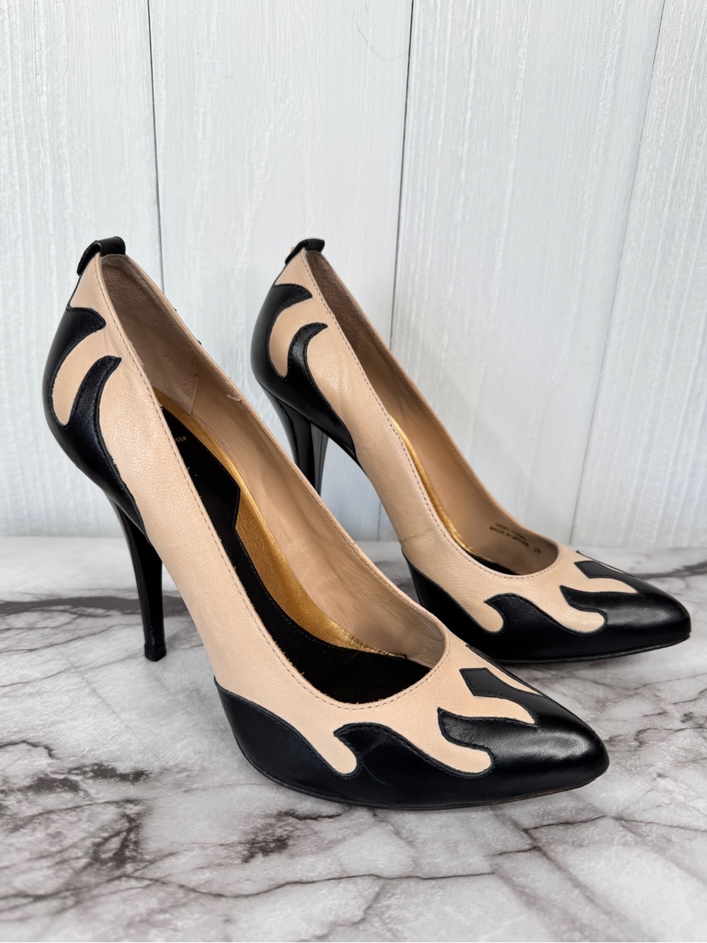 Alexander McQueen Flame Court Shoes Black & Beige Flame Detail Pointed Pumps 38